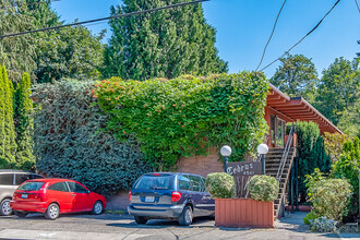 Cedrus Apartments in Seattle, WA - Building Photo - Building Photo