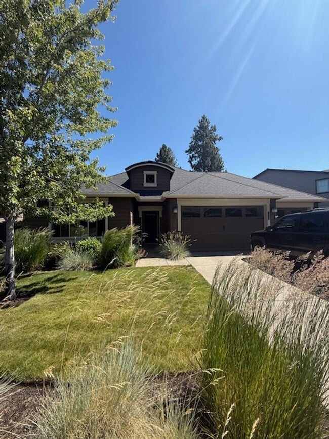 60354 Hedgewood Ln in Bend, OR - Building Photo - Building Photo