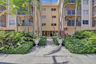 2640 NE 135th St in North Miami, FL - Building Photo - Building Photo