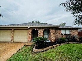 3934 Thistlewood Dr in Pasadena, TX - Building Photo