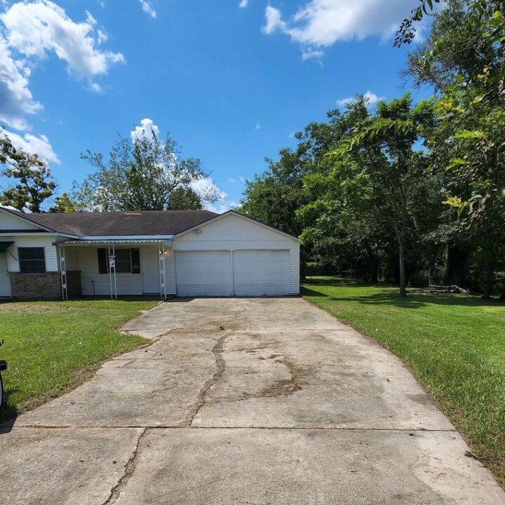2511 N 8th St, Unit 2511 in Orange, TX - Building Photo