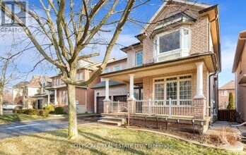 3322 Raspberry Bush Trail in Oakville, ON - Building Photo - Building Photo