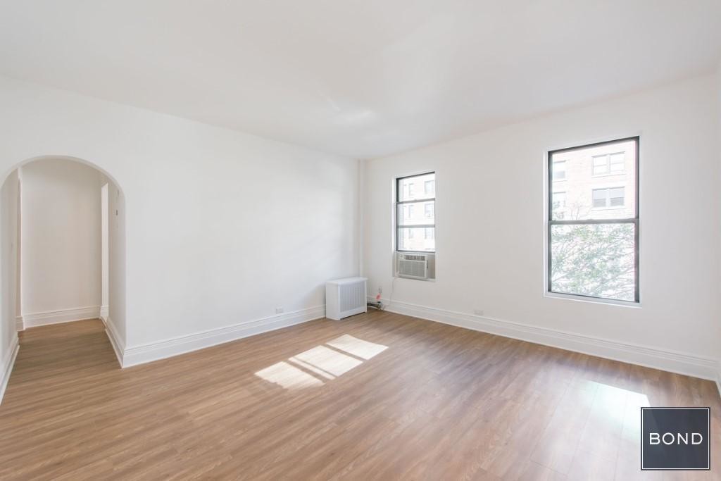 840 West End Ave in New York, NY - Building Photo