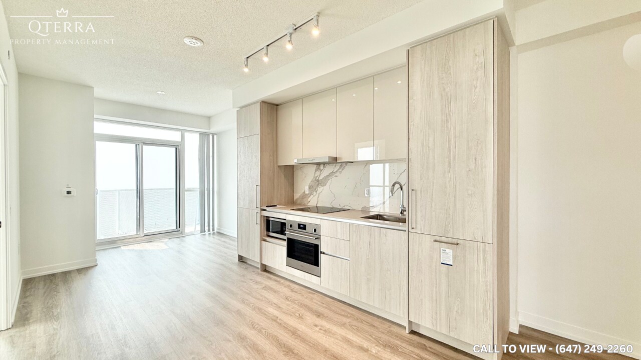 195 Commerce St in Vaughan, ON - Building Photo
