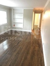 302 Pocahontas Trail in Lake In The Hills, IL - Building Photo - Building Photo