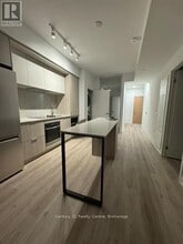 395 Square One Dr in Mississauga, ON - Building Photo - Building Photo