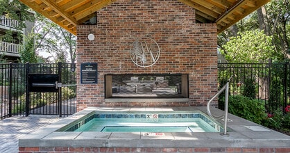 Woodview Apartments in Kansas City, KS - Building Photo - Building Photo