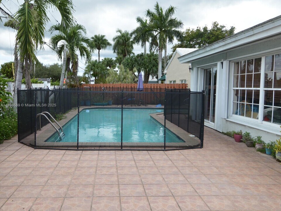 11216 SW 63rd Terrace in Miami, FL - Building Photo