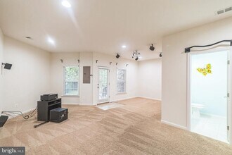 42385 Trellis Square in Ashburn, VA - Building Photo - Building Photo