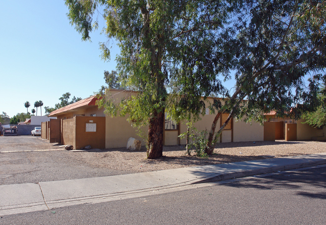 2715 E Marconi Ave in Phoenix, AZ - Building Photo