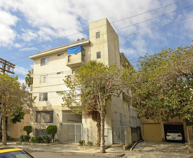 7158 Hawthorn Ave in Los Angeles, CA - Foto de edificio - Building Photo