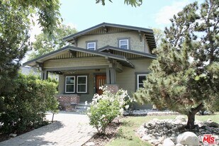 613 N Lucerne Blvd in Los Angeles, CA - Building Photo