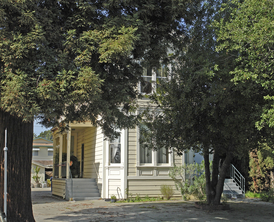 1345 Versailles Ave in Alameda, CA - Foto de edificio