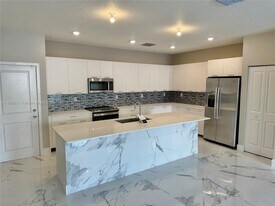 8348 NW 43rd St in Doral, FL - Building Photo