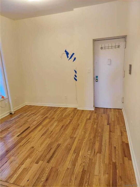 16 Maujer St in Brooklyn, NY - Building Photo