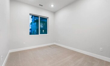 12051 Amplify Cir in Lone Tree, CO - Foto de edificio - Building Photo