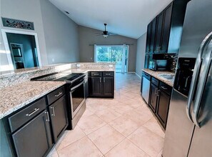 562 SW Saint Martins Cv in Port St. Lucie, FL - Building Photo - Building Photo