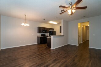 211 Moultrie Village Ln in St. Augustine, FL - Foto de edificio - Building Photo