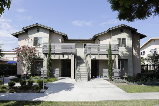 Avon Dakota (Phase I) in Anaheim, CA - Foto de edificio - Building Photo