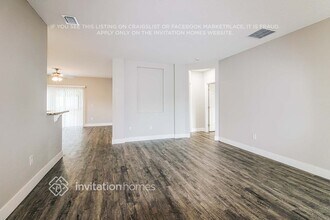 5194 Deltona Blvd in Spring Hill, FL - Foto de edificio - Building Photo