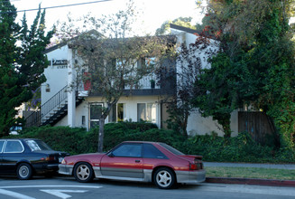 Parkview Apartments in Santa Barbara, CA - Building Photo - Building Photo