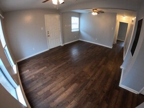 402 Manuel Dr in College Station, TX - Building Photo - Building Photo