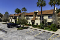 One Fifteen River Drive in Cocoa, FL - Foto de edificio - Building Photo