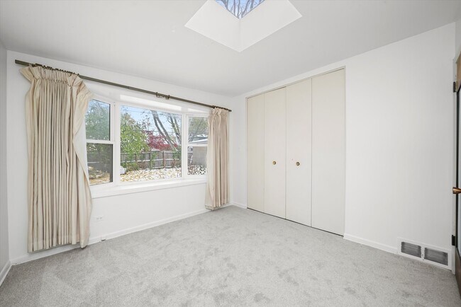 400 Locust Rd in Wilmette, IL - Building Photo - Building Photo