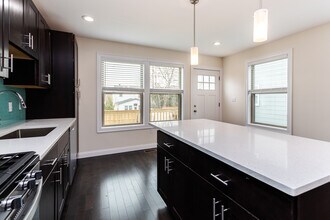 477 Fulton St, Unit F in Medford, MA - Building Photo - Building Photo