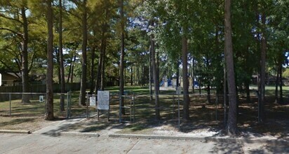 2911 Hummingbird Ln in Humble, TX - Foto de edificio - Building Photo