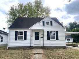 813 E Washington St in Monticello, IL - Building Photo