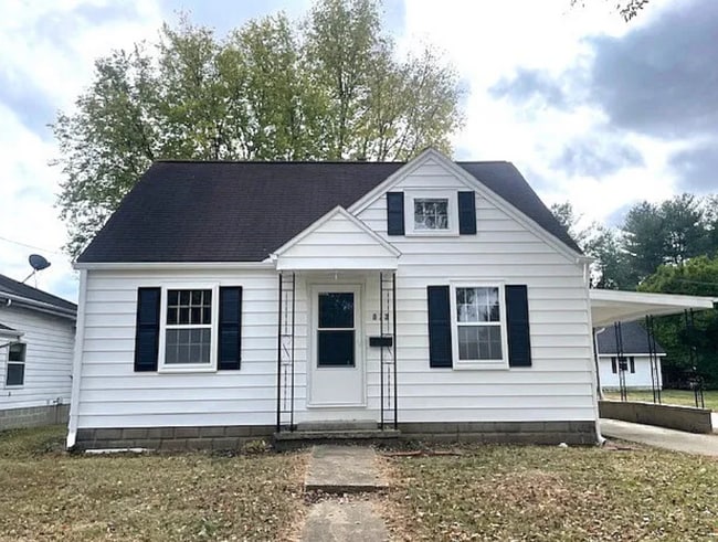 property at 813 E Washington St