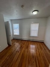 27 Douglas St in Uxbridge, MA - Building Photo - Building Photo