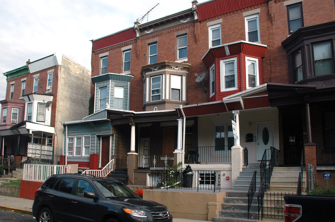 1239 W Westmoreland St in Philadelphia, PA - Building Photo