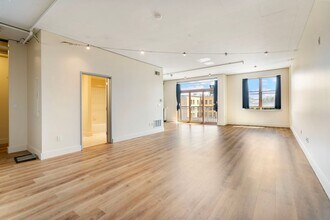 411 NW Flanders St in Portland, OR - Building Photo - Building Photo