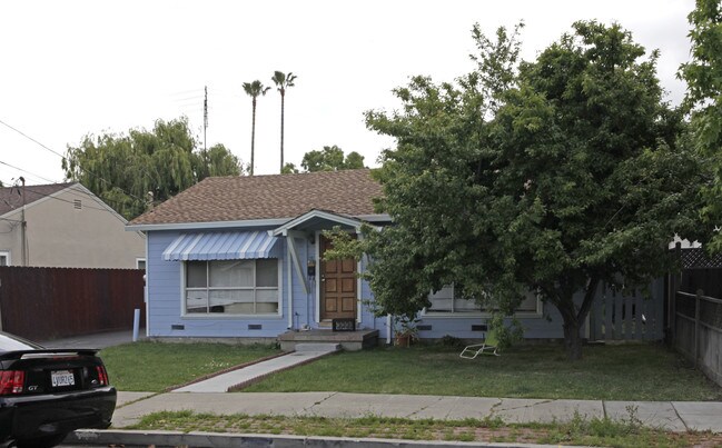 1181-1183 Ruby St in Redwood City, CA - Foto de edificio - Building Photo