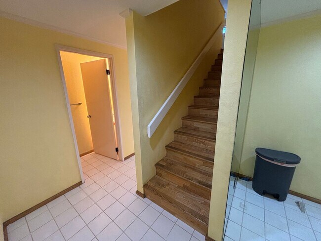 1649 Waikahalulu Ln in Honolulu, HI - Building Photo - Building Photo