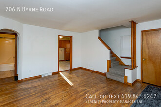 706 N Byrne Rd in Toledo, OH - Building Photo - Building Photo