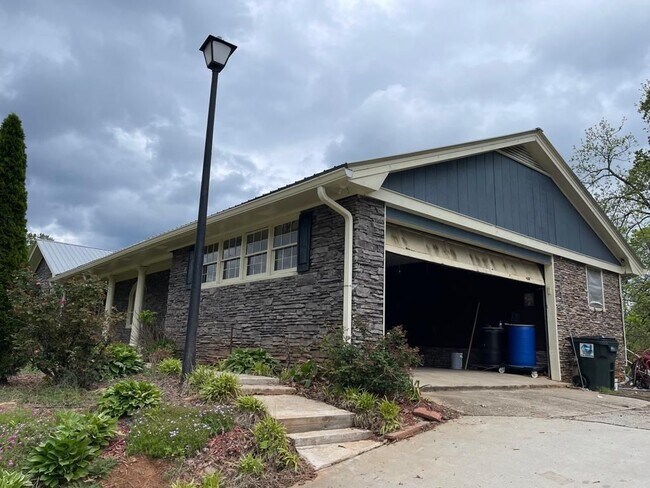 2717 Buford Hwy in Cumming, GA - Building Photo - Building Photo