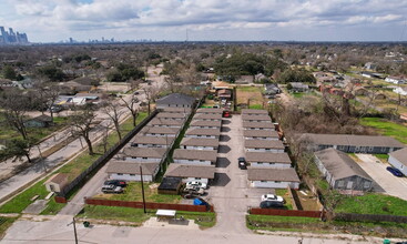 Wipprecht Plaza in Houston, TX - Building Photo - Building Photo