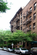 433 W 24th St in New York, NY - Building Photo - Building Photo