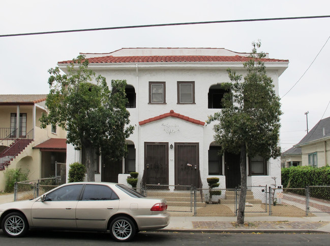 1353 W 35th St in Los Angeles, CA - Foto de edificio - Building Photo