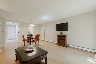 16 Winter St, Unit 43B in Waltham, MA - Building Photo - Building Photo
