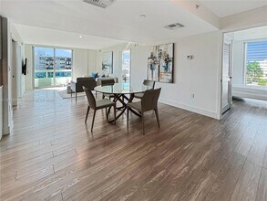 1025 92nd St in Bay Harbor Islands, FL - Building Photo - Building Photo