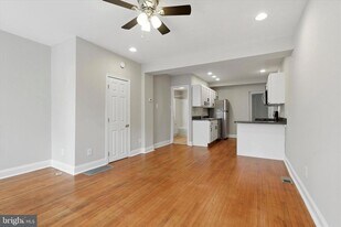 400 Green Ln in Philadelphia, PA - Building Photo