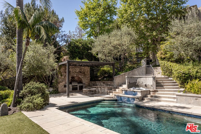 353 N Gunston Dr in Los Angeles, CA - Building Photo - Building Photo