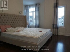 96 Hamster Cres in Aurora, ON - Building Photo - Building Photo