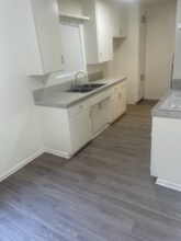 2232 E Lenita Ln in Santa Ana, CA - Foto de edificio - Building Photo