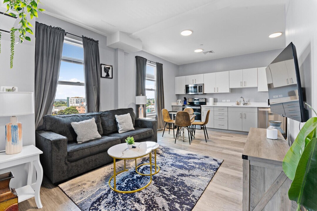 30 Beacham St in Everett, MA - Building Photo