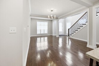 8057 Pleasant Dr in Dublin, OH - Building Photo - Building Photo